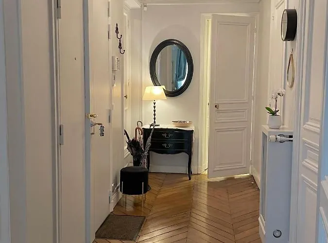 Two-bedroom Champs-elysees * 파리
