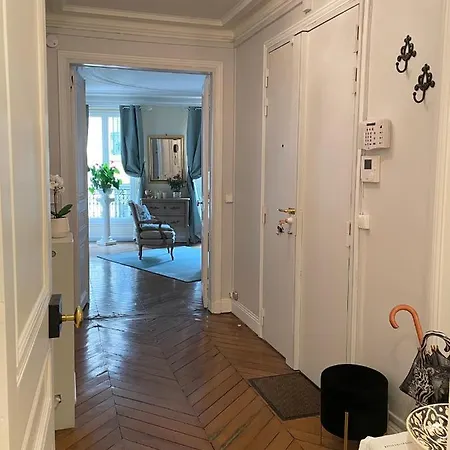 Two-bedroom Champs-elysees Daire Paris