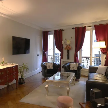 Apartment Two-Bedroom Apartment Champs-Elysees *