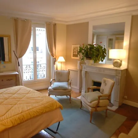 Two-bedroom Champs-elysees