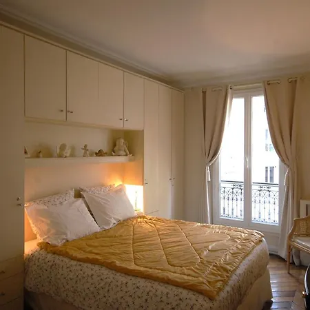 Two-Bedroom Apartment Champs-Elysees Paris