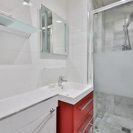 Apartment Two-Bedroom Apartment Champs-Elysees *