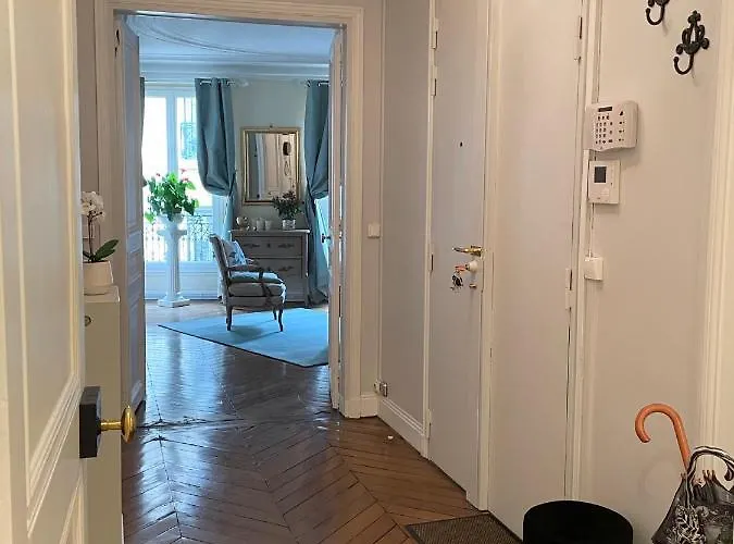 Two-bedroom Champs-elysees شقة باريس