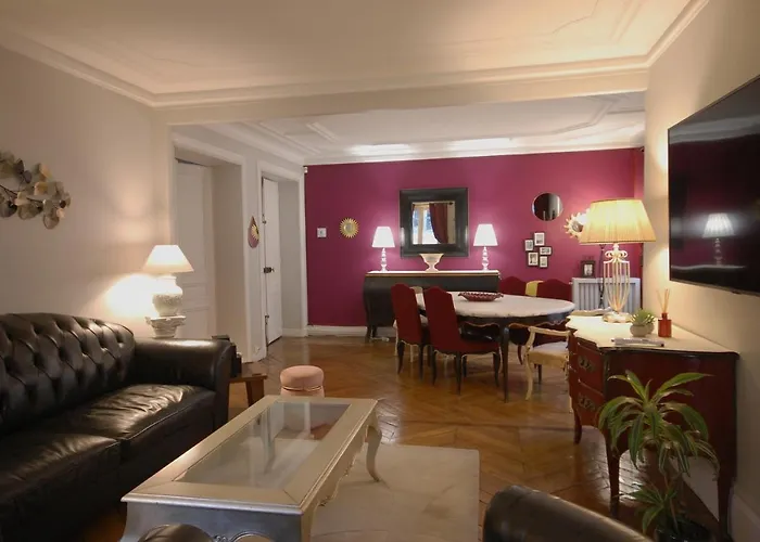 Two-bedroom Champs-elysees *