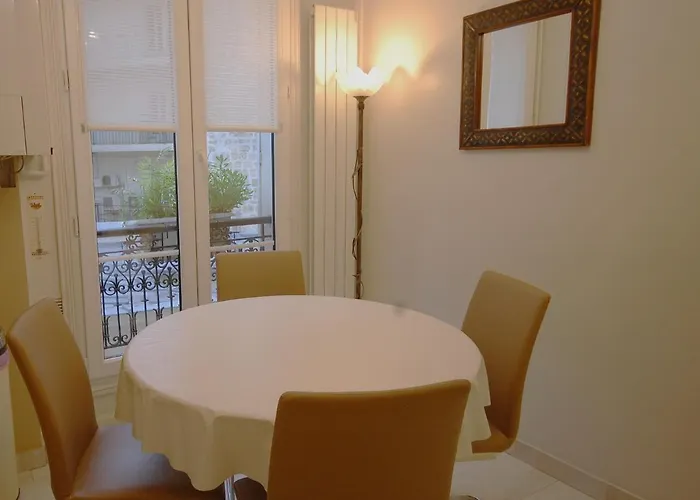 Two-bedroom Champs-elysees