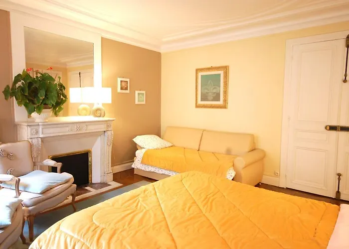 Two-bedroom Champs-elysees