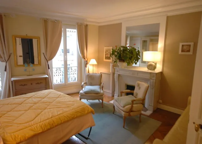 Two-bedroom Champs-elysees