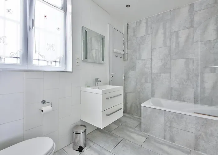 Two-bedroom Champs-elysees