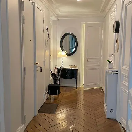 Two-bedroom Champs-elysees * Paris