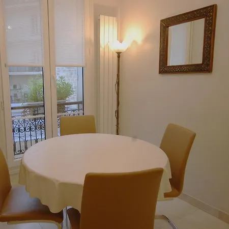 Two-bedroom Champs-elysees