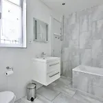 Two-bedroom Champs-elysees